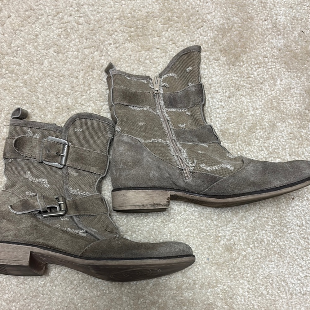 Boutique 9 Gray Combat Moto Boots with Buckle Straps